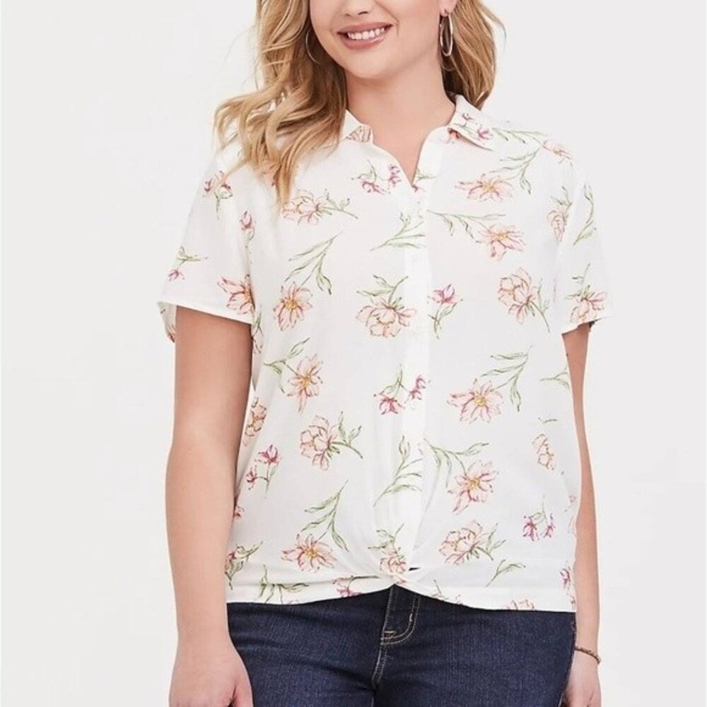 TORRID Floral Short Sleeve Blouse Size 2X Crepe Button Knotted Front Boho Spring - Picture 3 of 12